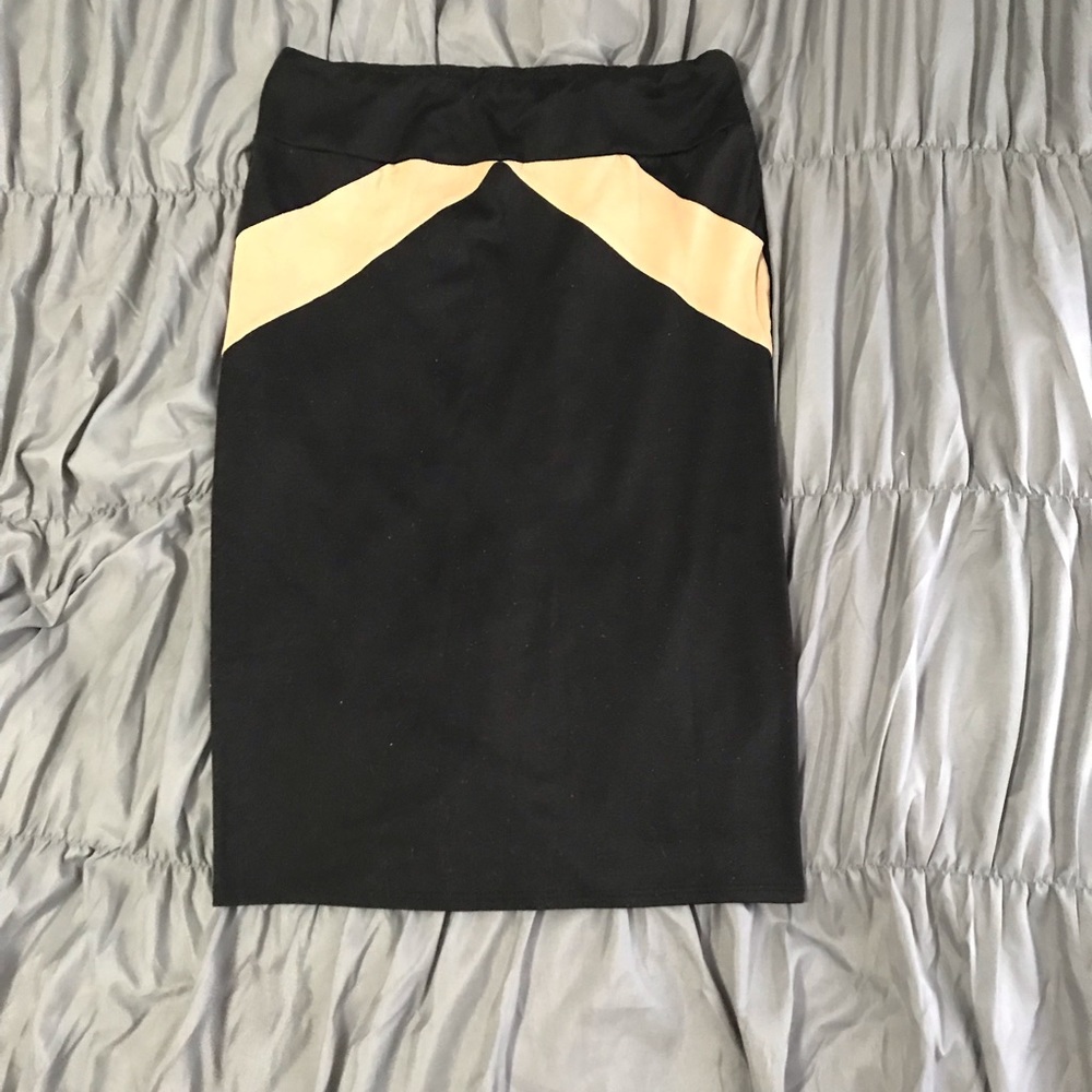 Black and brown pencil skirt